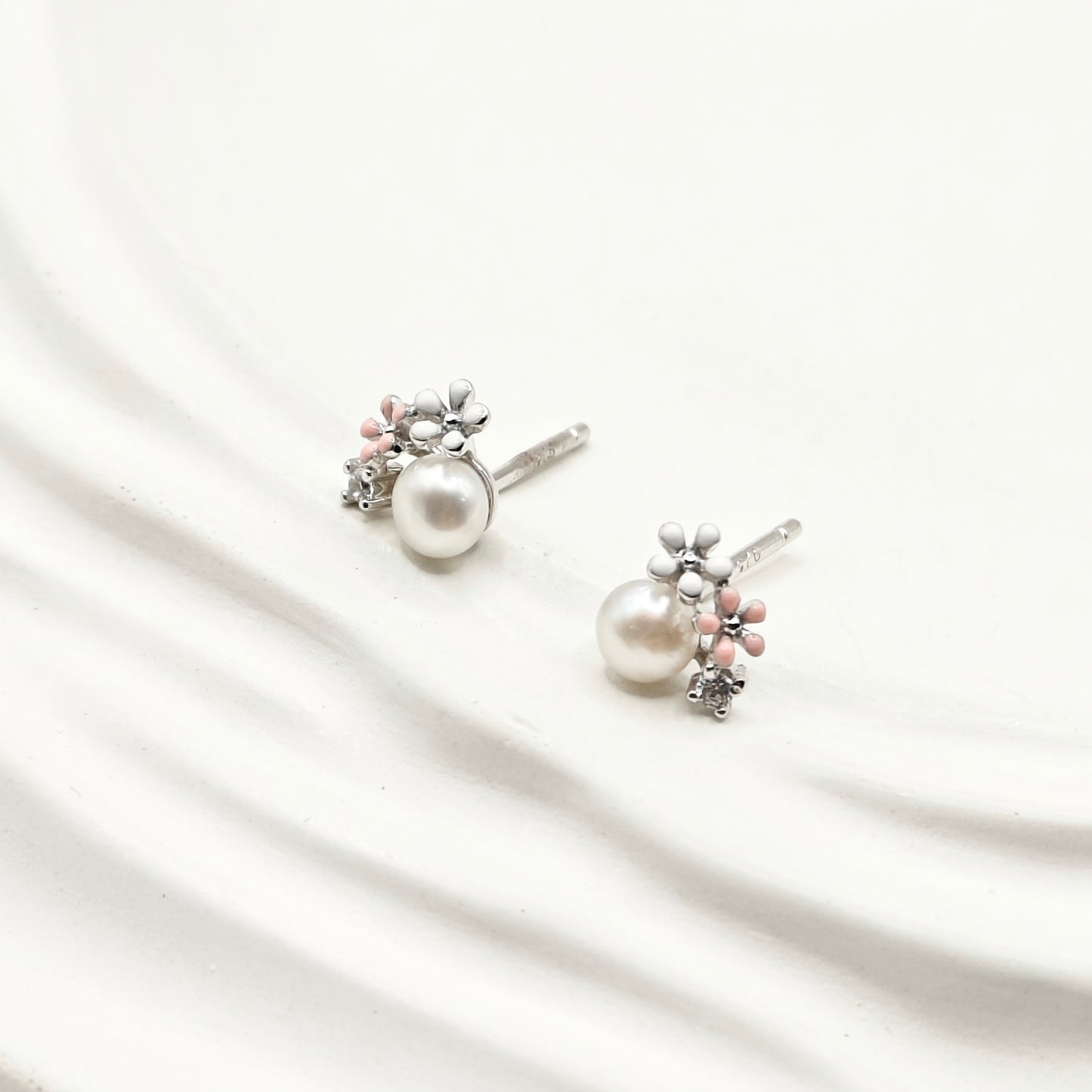 Cove Pearl Earrings 925 Silver