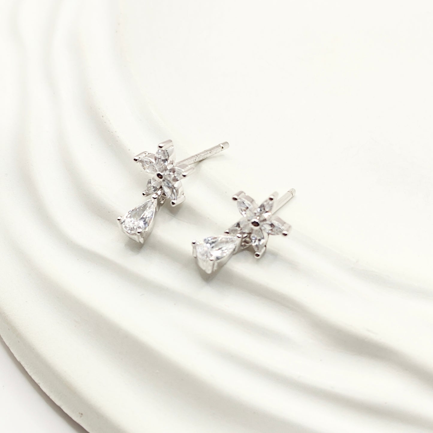 Flower Droplet Earrings 925 Silver