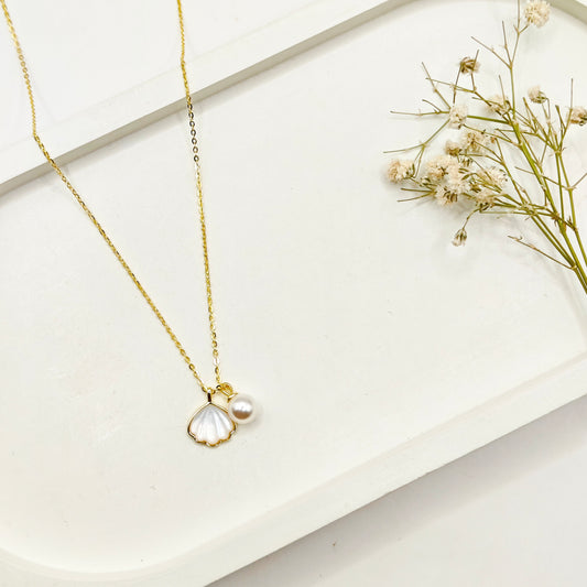 Shell and Pearl Gold plated Necklace 925 Silver